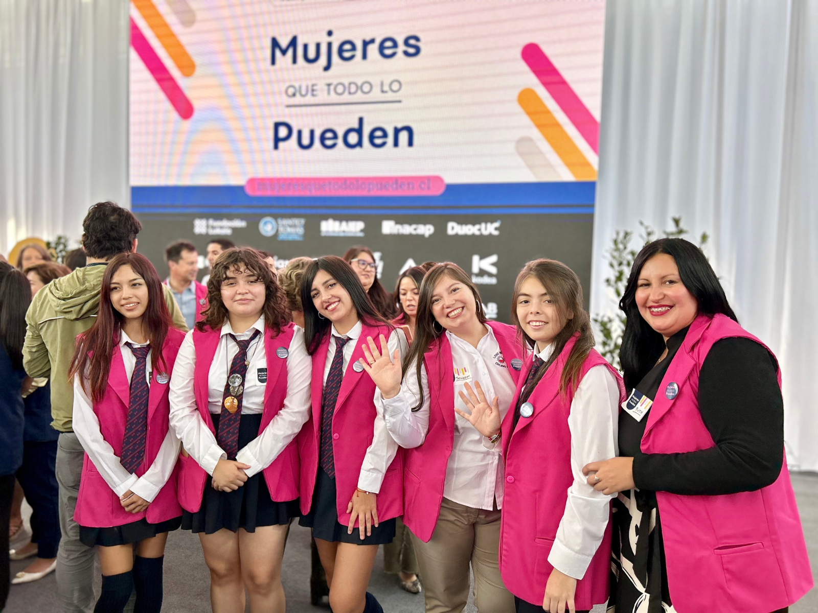 Becas Luksic Mujeres en STEM